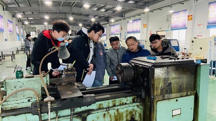 实践教学与共学共建 机电教学器材的创新应用